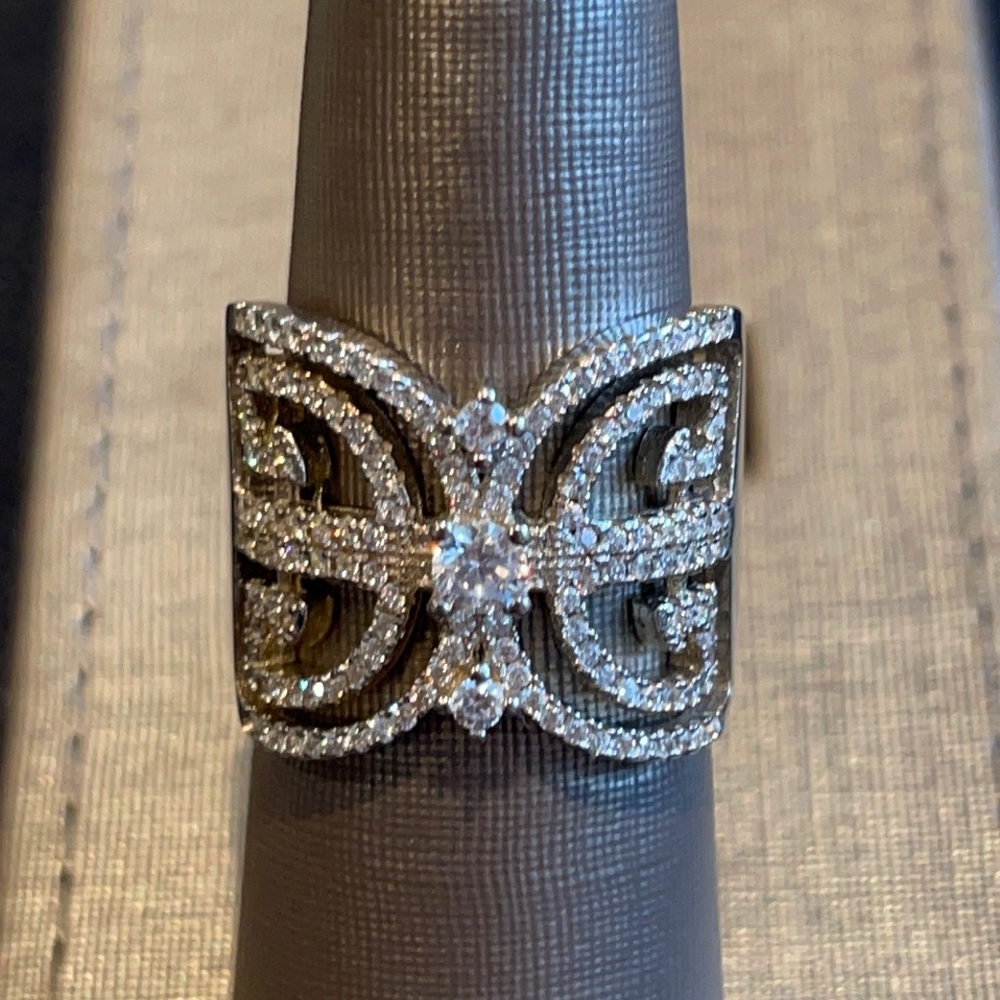 Stunning Silver and Zirconia Ring
